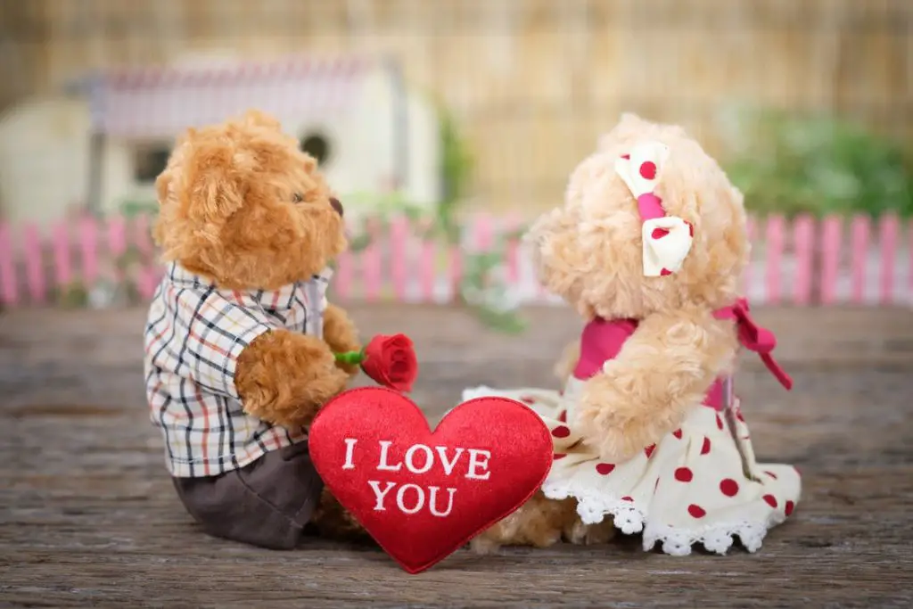 Showing Affection: 16 Best Tips & Examples Of Affection | Happy Rubin
