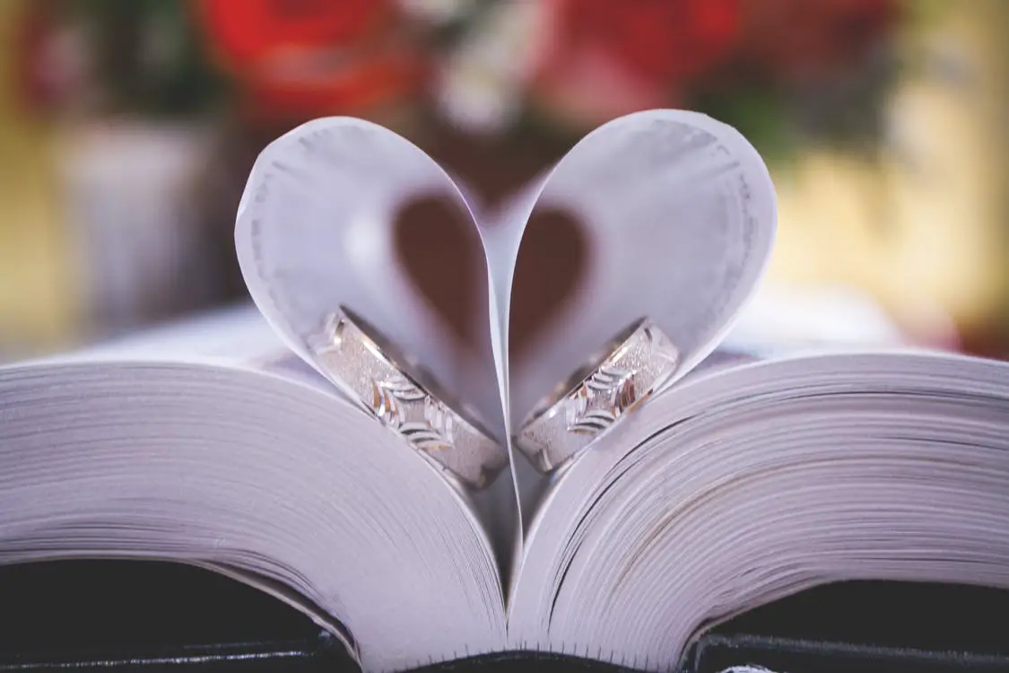 Best Books About Love & Relationships [Top 10]