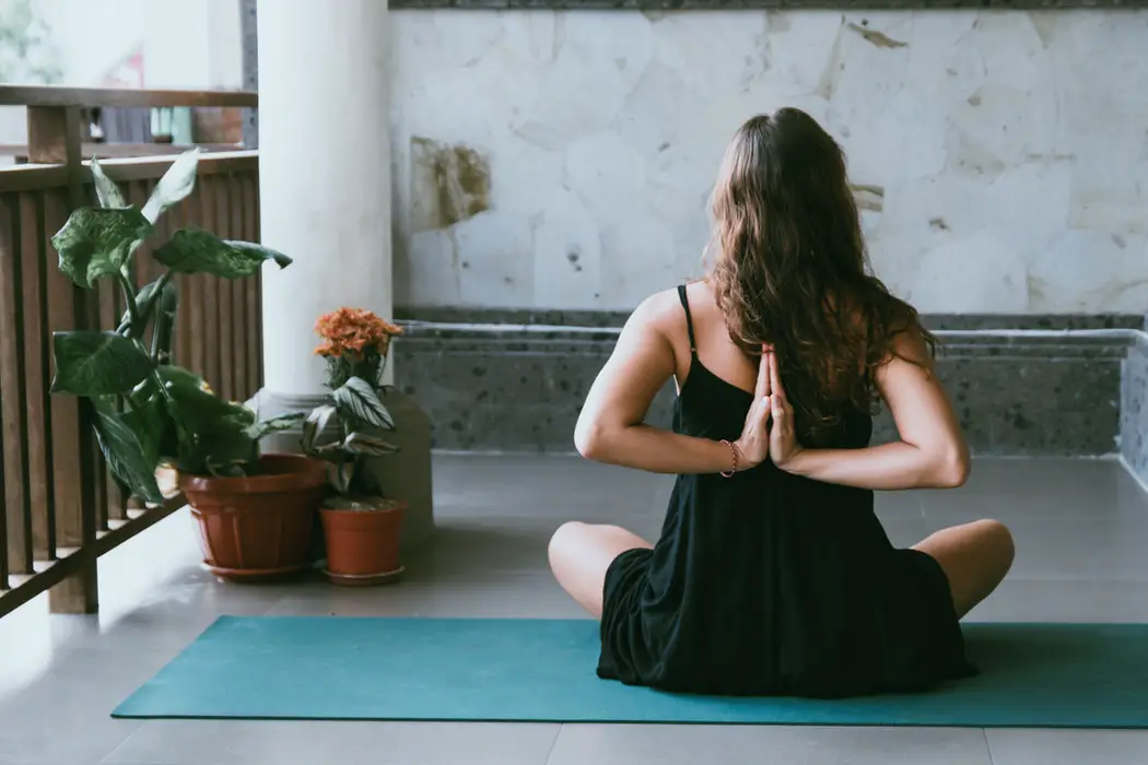 Namasté Meaning: Yoga Salutation [Translation & Definition]
