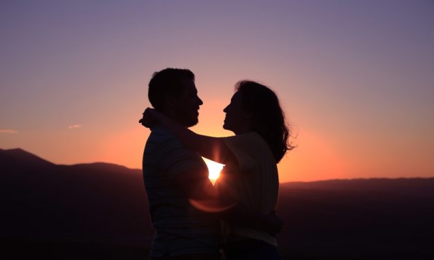 12 Signs & Examples Of Real, True Love (Surprising)